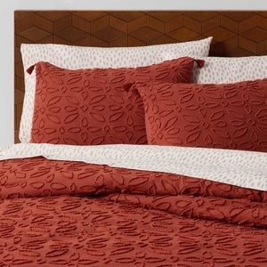 5 pc Twin XL Lantana Clipped Medalion Comforter Set with sheets - bronze